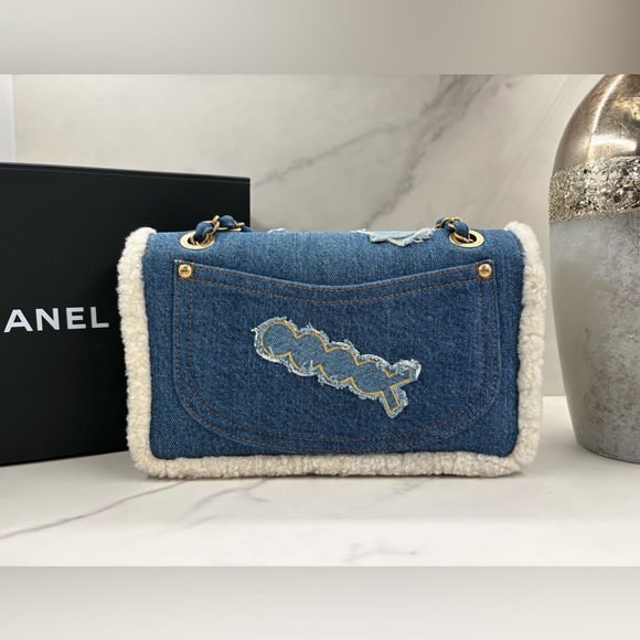 🔥CHANEL•Limited Edition Egyptian Collection Denim & Sherpa Medium Flap Bag - Picture 2 of 9